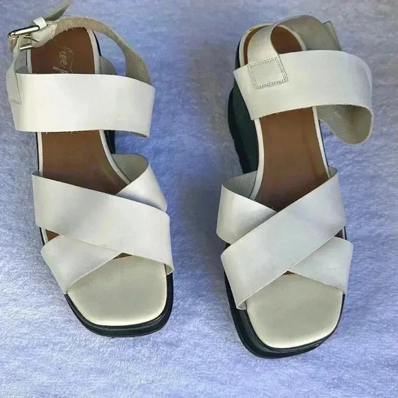 Free people - Picture 2 of 7